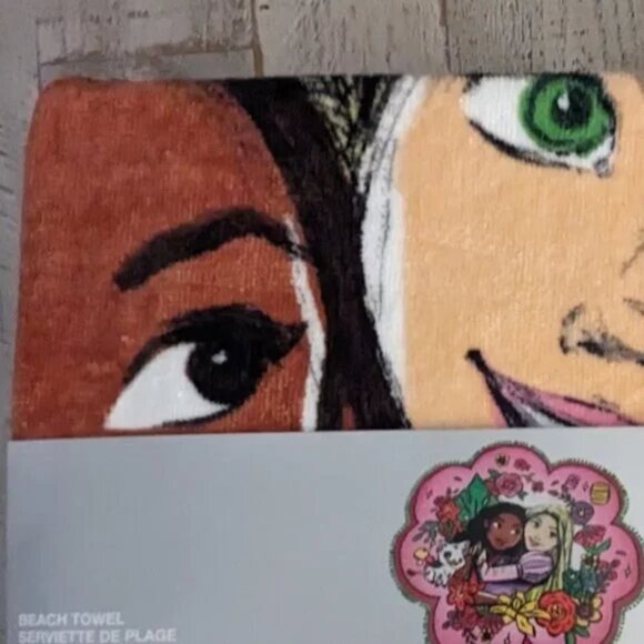 Disney Deluxe Towel brand new Moana , Rapunzel & Pua 54 " brand new - Picture 5 of 7